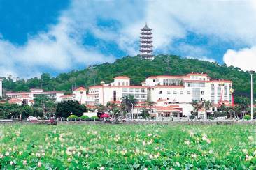 桥头三正半山酒店