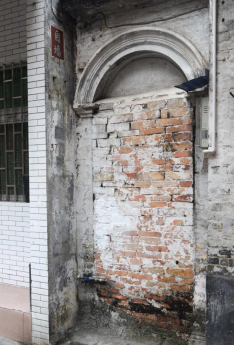 石龙镇风炉街原华园茶楼后室